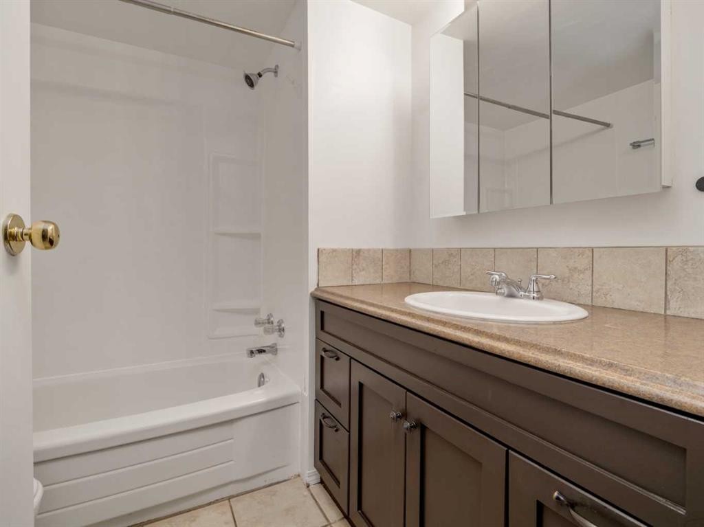 2-269 Laval Boulevard West, Lethbridge, AB