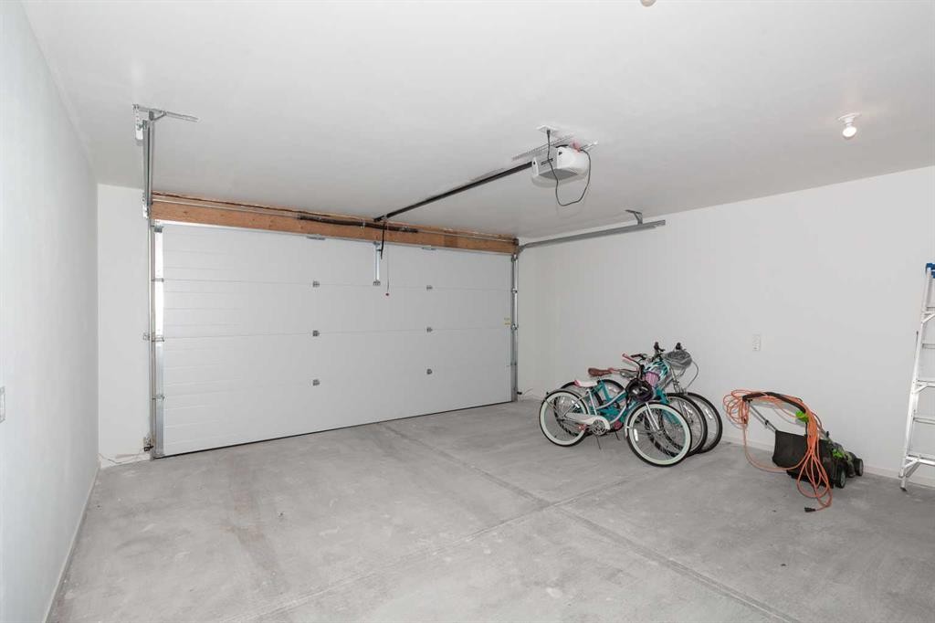 80 Blackwolf Lane North, Lethbridge, AB