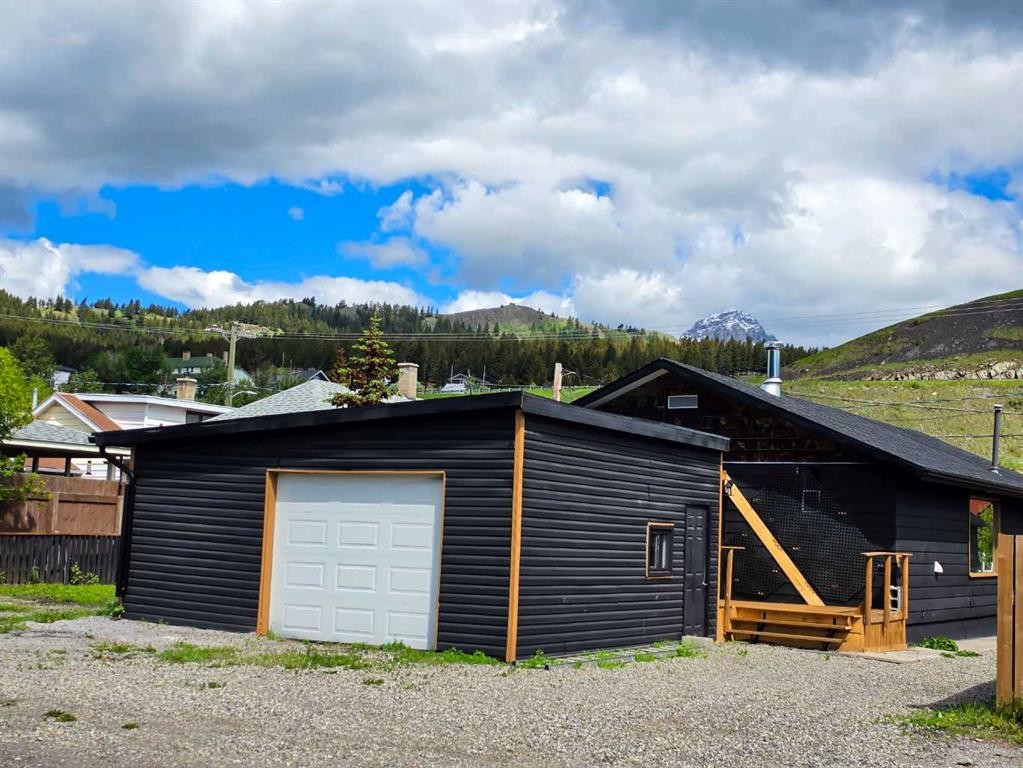6726 17 Avenue, Coleman, AB - Outdoor