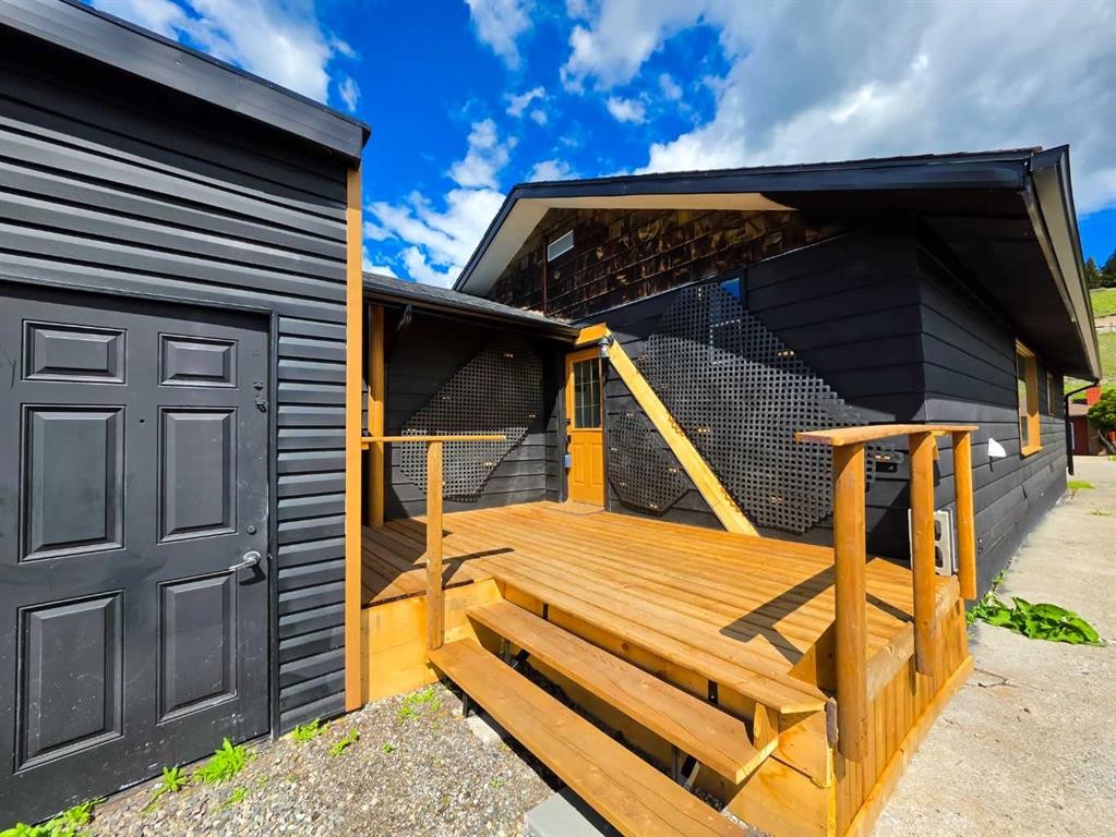6726 17 Avenue, Coleman, AB - Outdoor With Exterior