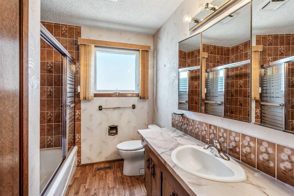 47 Ryerson Road West, Lethbridge, AB - Indoor Photo Showing Bathroom