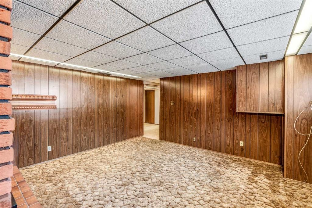 47 Ryerson Road West, Lethbridge, AB - Indoor Photo Showing Other Room