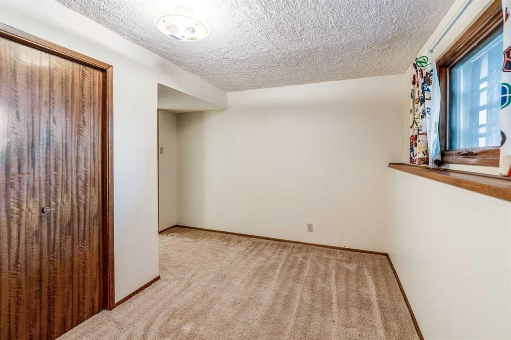 47 Ryerson Road West, Lethbridge, AB - Indoor Photo Showing Other Room