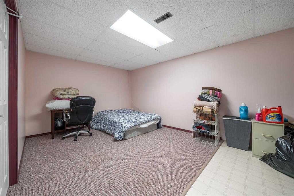 5205 55 Street, Taber, AB - Indoor