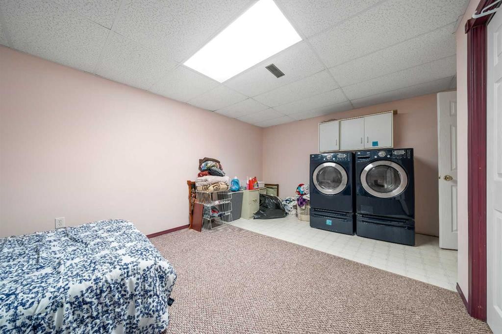 5205 55 Street, Taber, AB - Indoor Photo Showing Laundry Room
