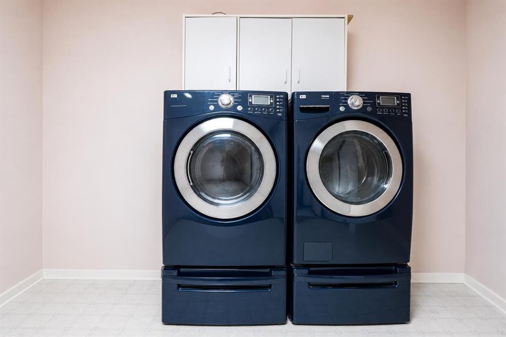 5205 55 Street, Taber, AB - Indoor Photo Showing Laundry Room
