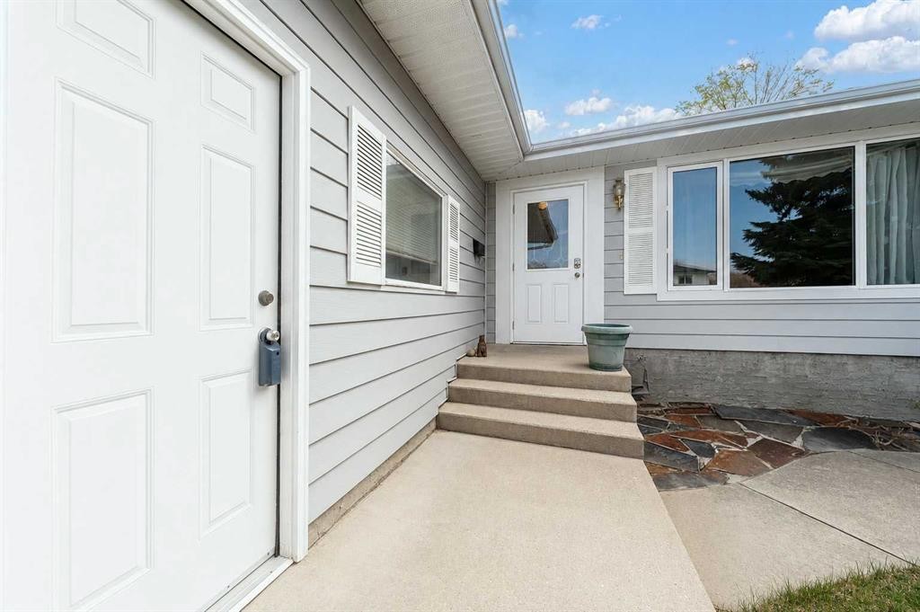 5205 55 Street, Taber, AB - Outdoor With Exterior