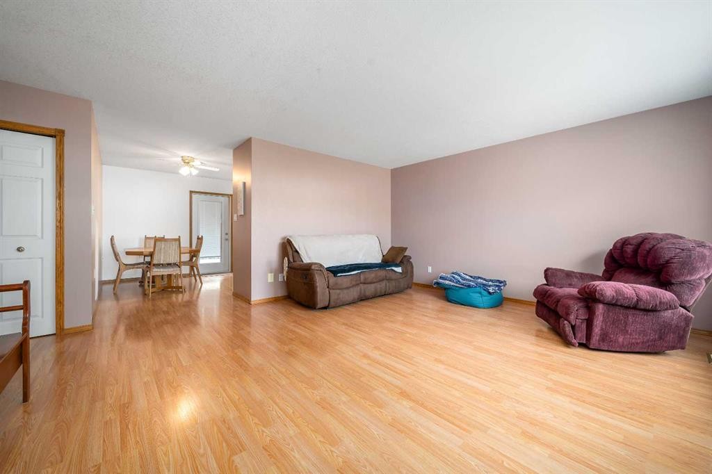 5205 55 Street, Taber, AB - Indoor