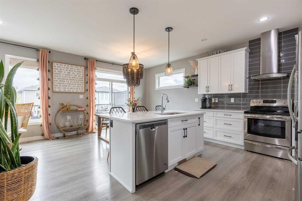 575 Moonlight Lane West, Lethbridge, AB