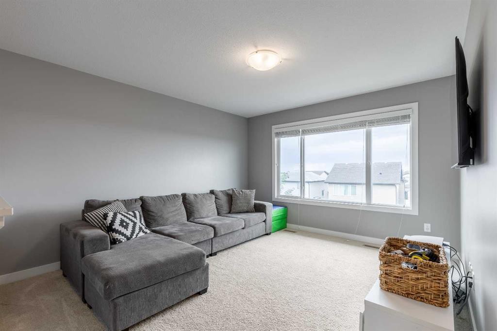 575 Moonlight Lane West, Lethbridge, AB