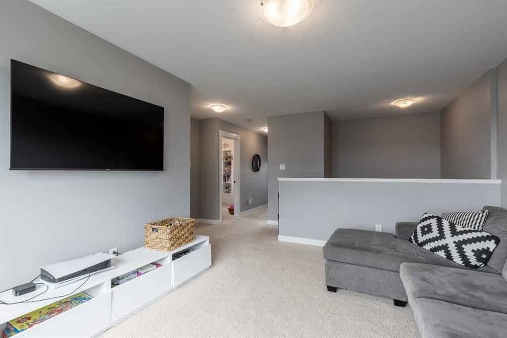 575 Moonlight Lane West, Lethbridge, AB