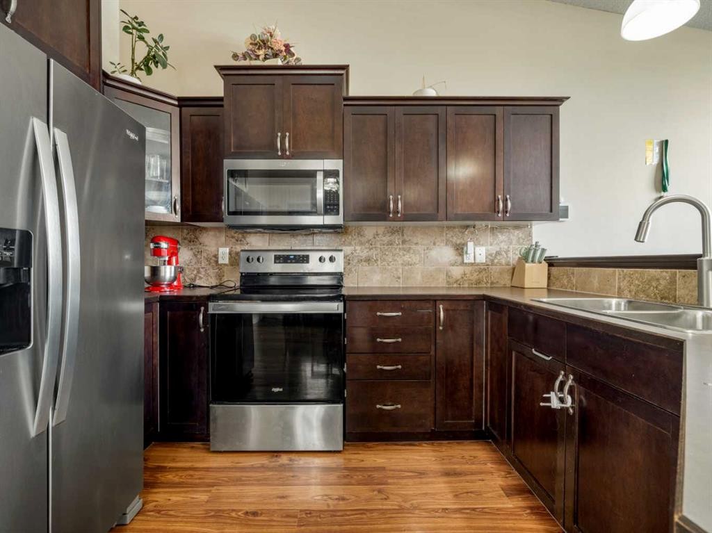 554 Margaret Sutherland Crescent North, Lethbridge, AB