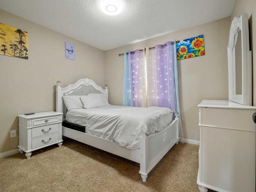 554 Margaret Sutherland Crescent North, Lethbridge, AB