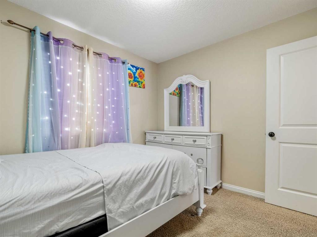 554 Margaret Sutherland Crescent North, Lethbridge, AB