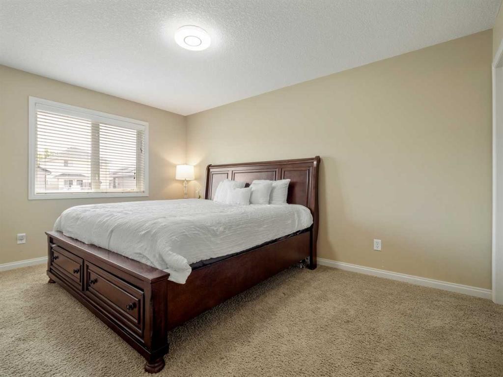 554 Margaret Sutherland Crescent North, Lethbridge, AB
