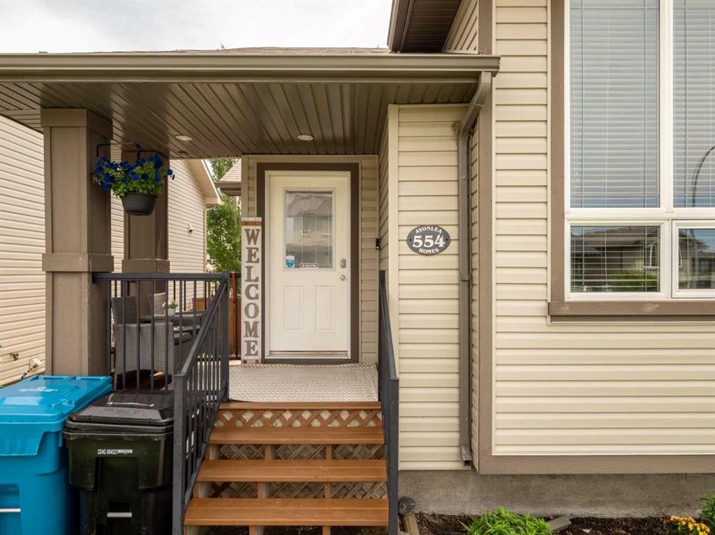 554 Margaret Sutherland Crescent North, Lethbridge, AB