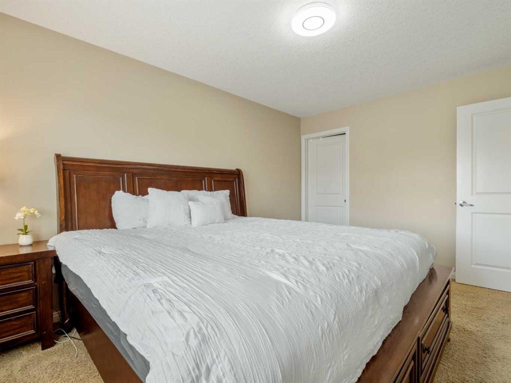 554 Margaret Sutherland Crescent North, Lethbridge, AB
