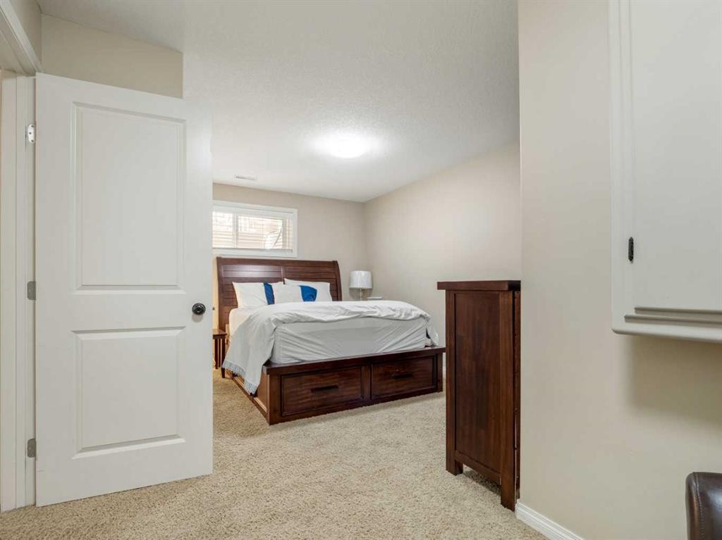554 Margaret Sutherland Crescent North, Lethbridge, AB
