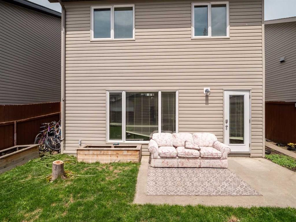 554 Margaret Sutherland Crescent North, Lethbridge, AB