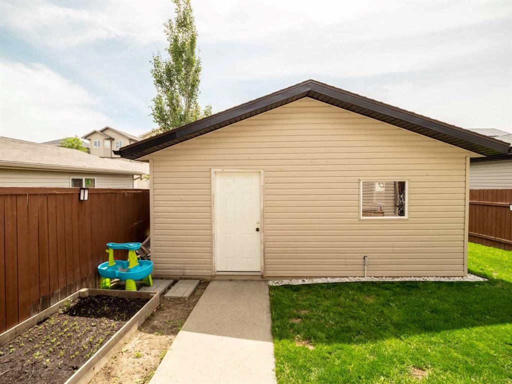 554 Margaret Sutherland Crescent North, Lethbridge, AB
