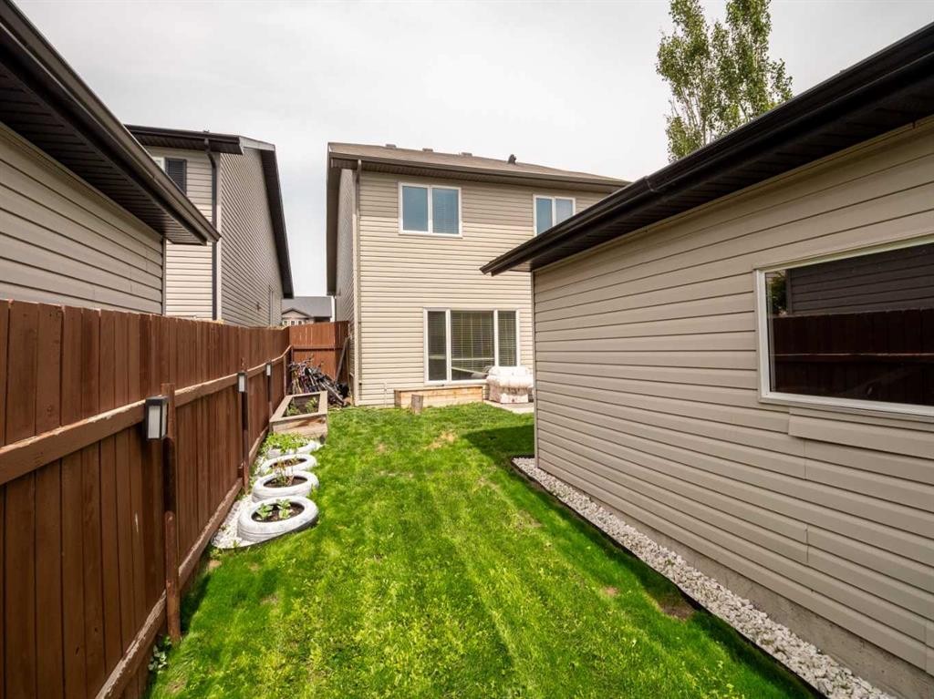554 Margaret Sutherland Crescent North, Lethbridge, AB