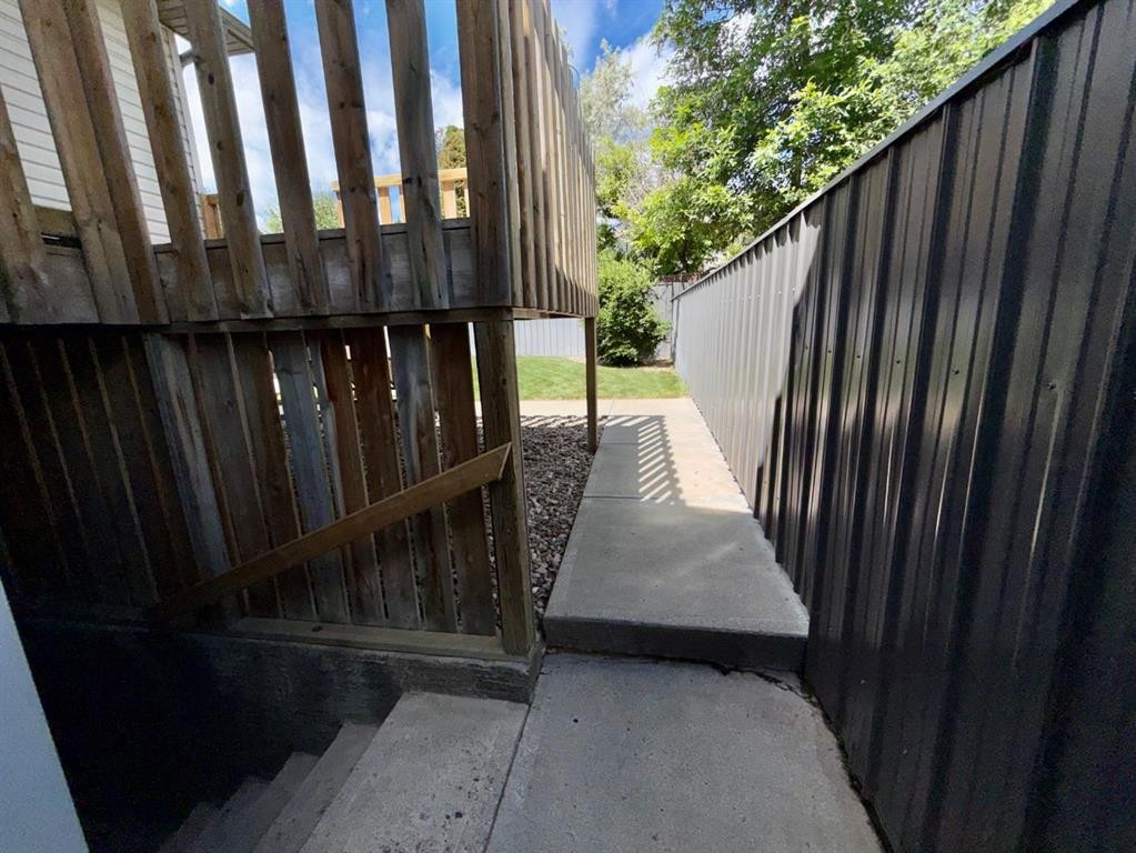 40 Micmac Court West, Lethbridge, AB