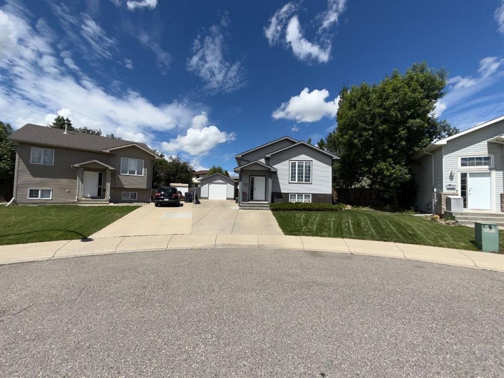 40 Micmac Court West, Lethbridge, AB