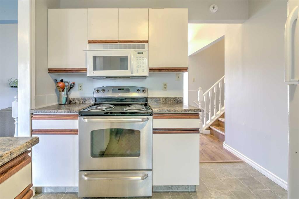 84 Erminedale Boulevard North, Lethbridge, AB