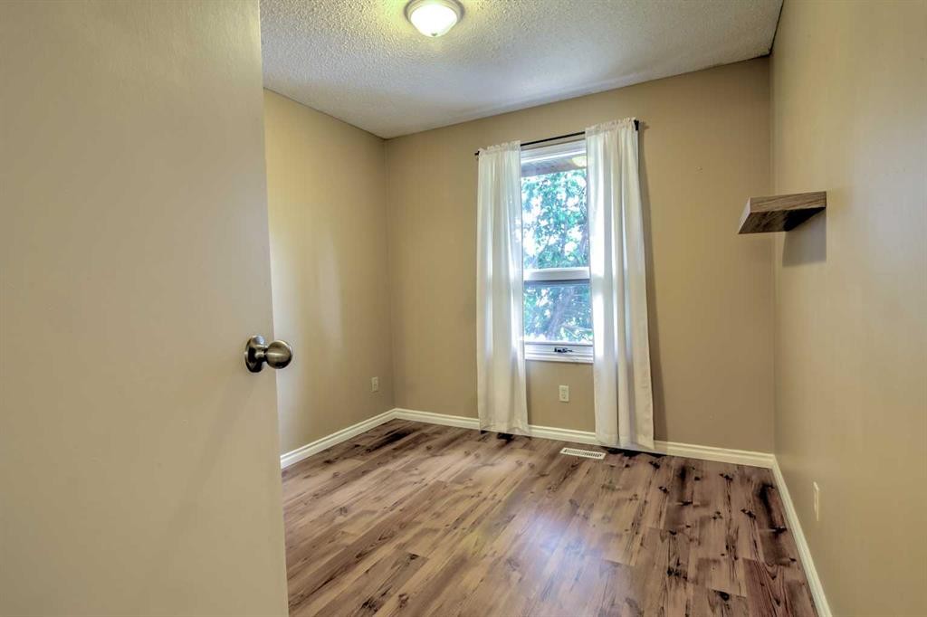 84 Erminedale Boulevard North, Lethbridge, AB