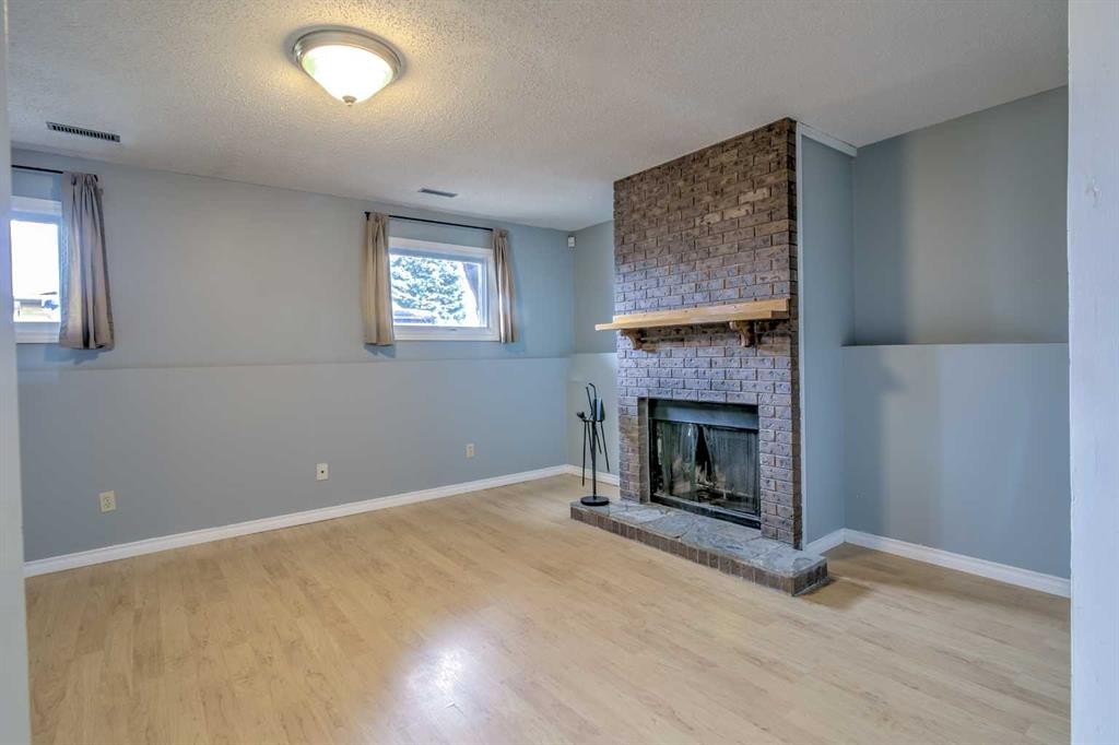 84 Erminedale Boulevard North, Lethbridge, AB