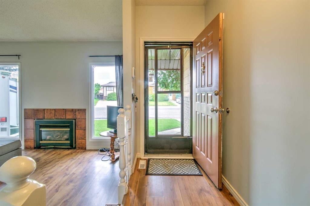 84 Erminedale Boulevard North, Lethbridge, AB