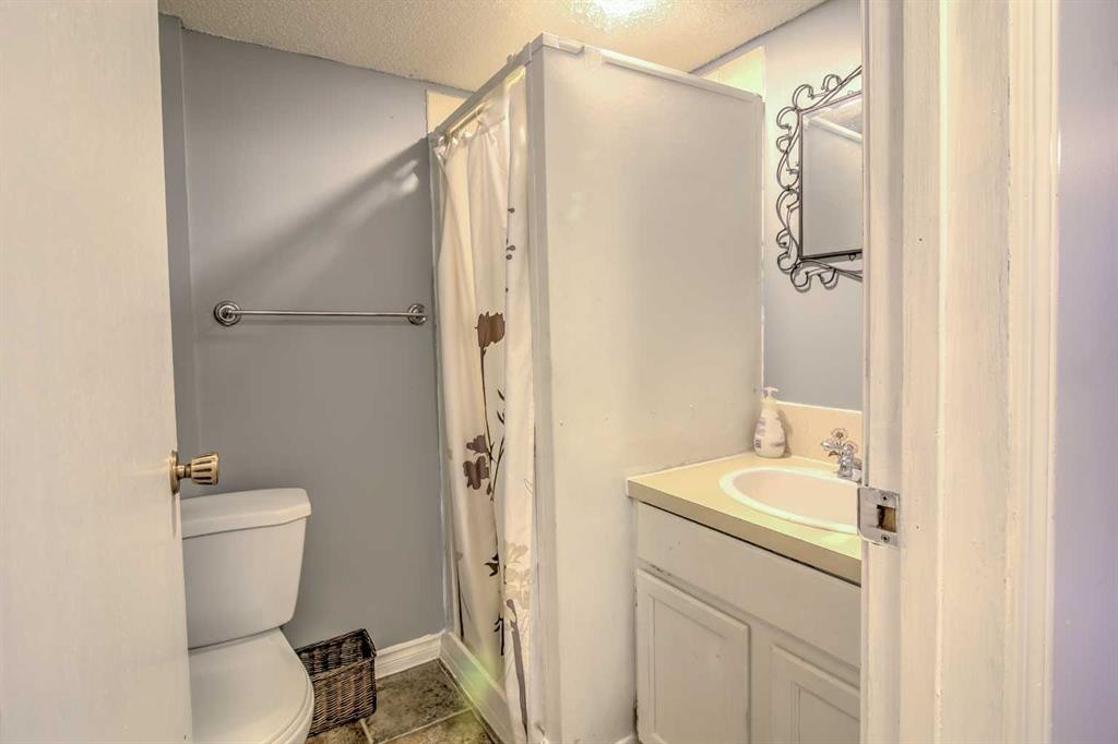 84 Erminedale Boulevard North, Lethbridge, AB