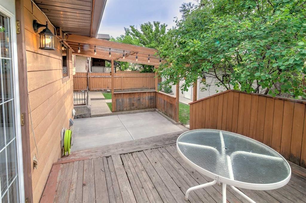 84 Erminedale Boulevard North, Lethbridge, AB