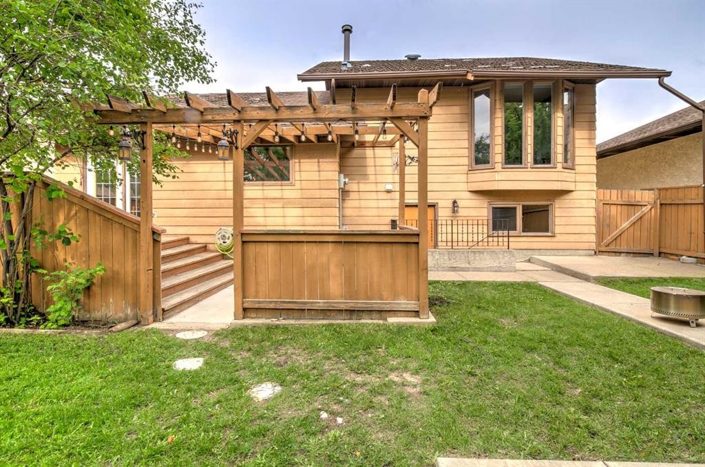 84 Erminedale Boulevard North, Lethbridge, AB