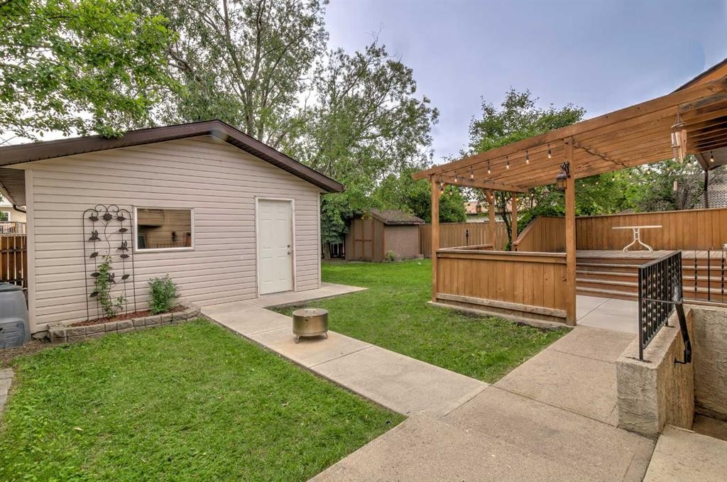 84 Erminedale Boulevard North, Lethbridge, AB