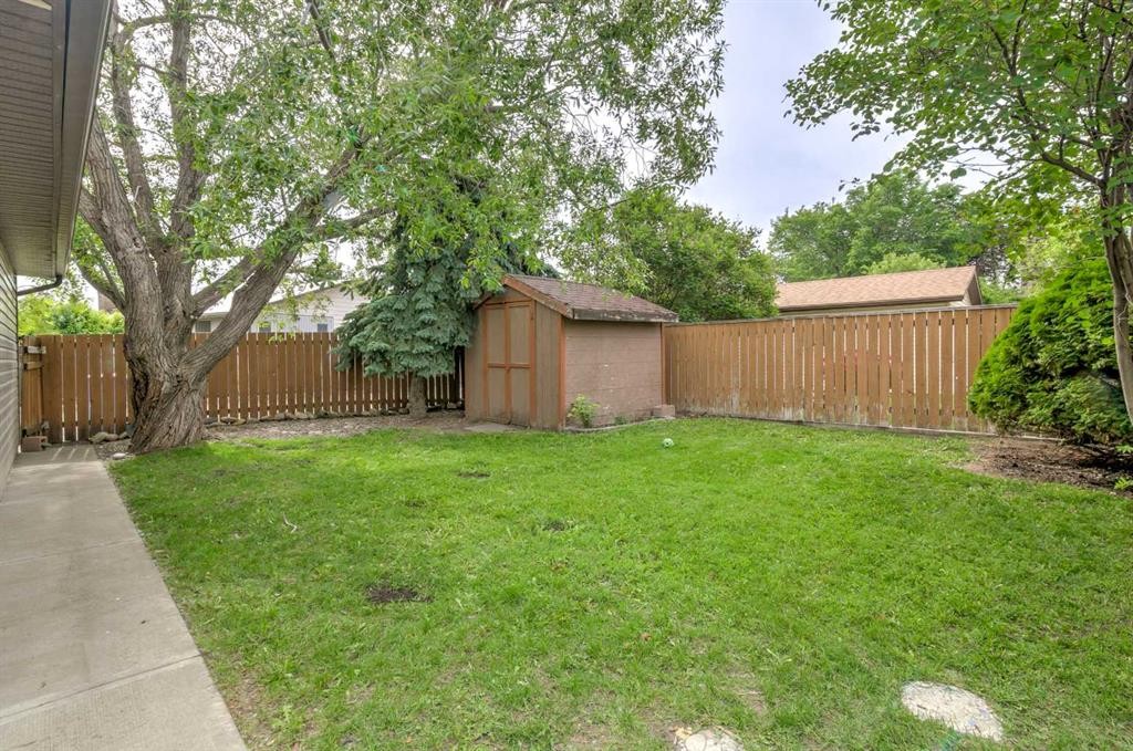 84 Erminedale Boulevard North, Lethbridge, AB