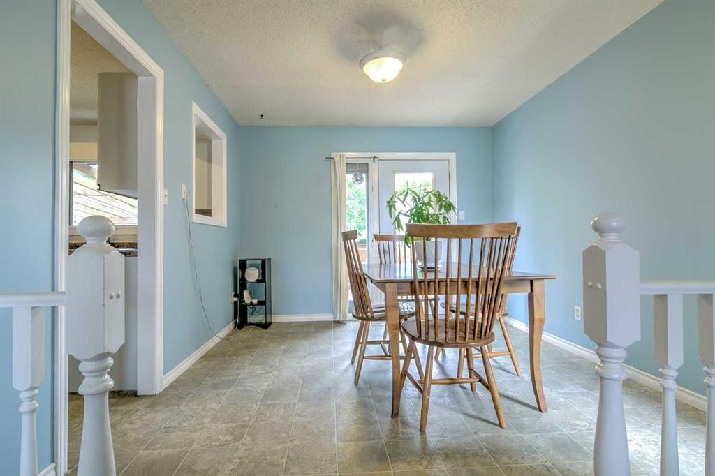 84 Erminedale Boulevard North, Lethbridge, AB
