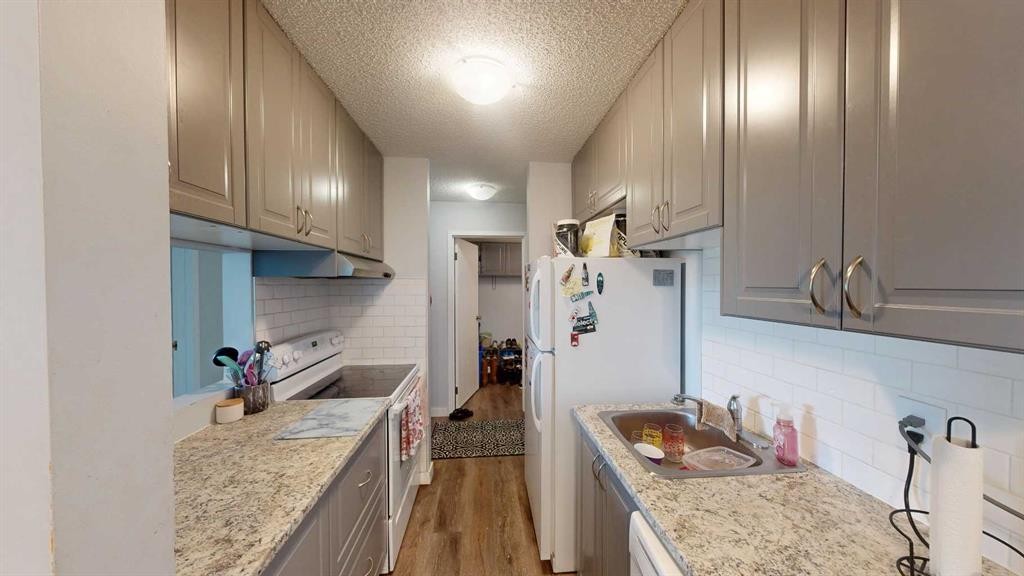 102-401 Columbia Boulevard West, Lethbridge, AB