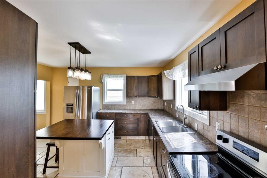 12 Aspen Arbor, Raymond, AB