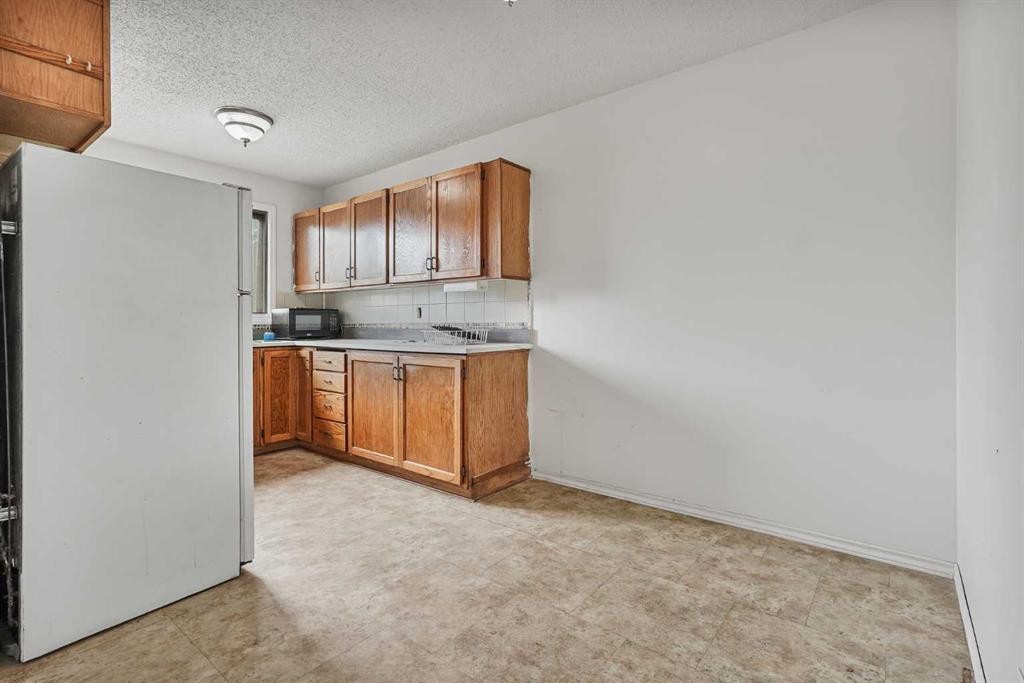 28 Cayuga Crescent West, Lethbridge, AB