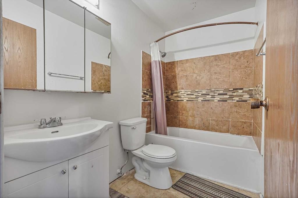 28 Cayuga Crescent West, Lethbridge, AB