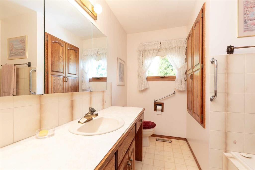 2209 8A Avenue South, Lethbridge, AB