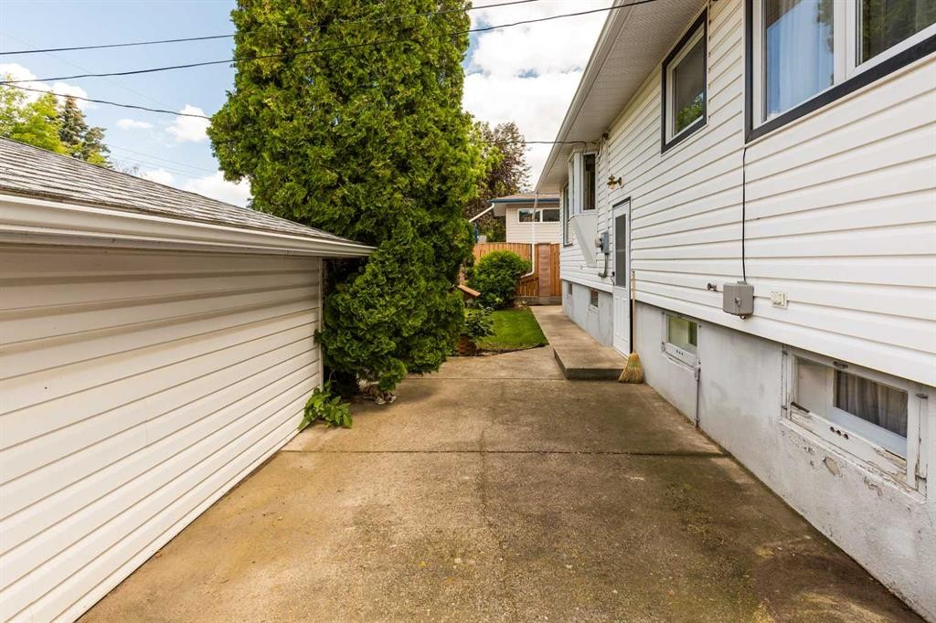 2209 8A Avenue South, Lethbridge, AB