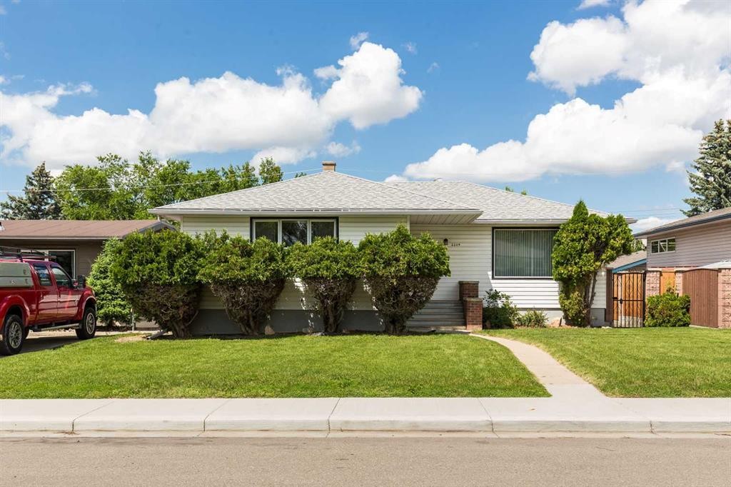 2209 8A Avenue South, Lethbridge, AB