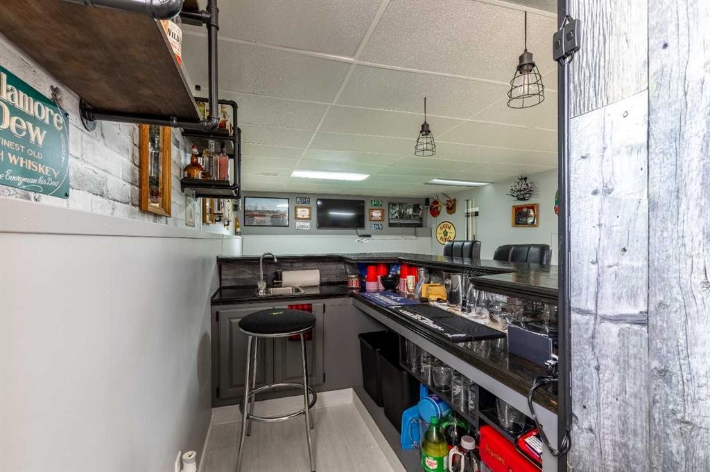 130 Chippewa Crescent West, Lethbridge, AB - Indoor