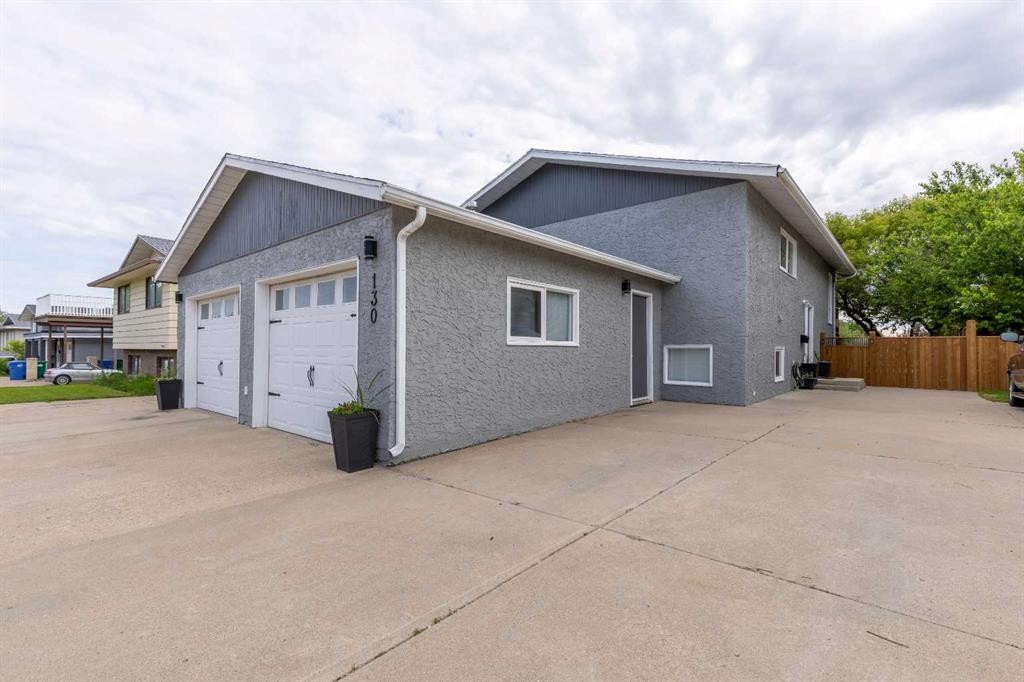 130 Chippewa Crescent West, Lethbridge, AB - Outdoor With Exterior