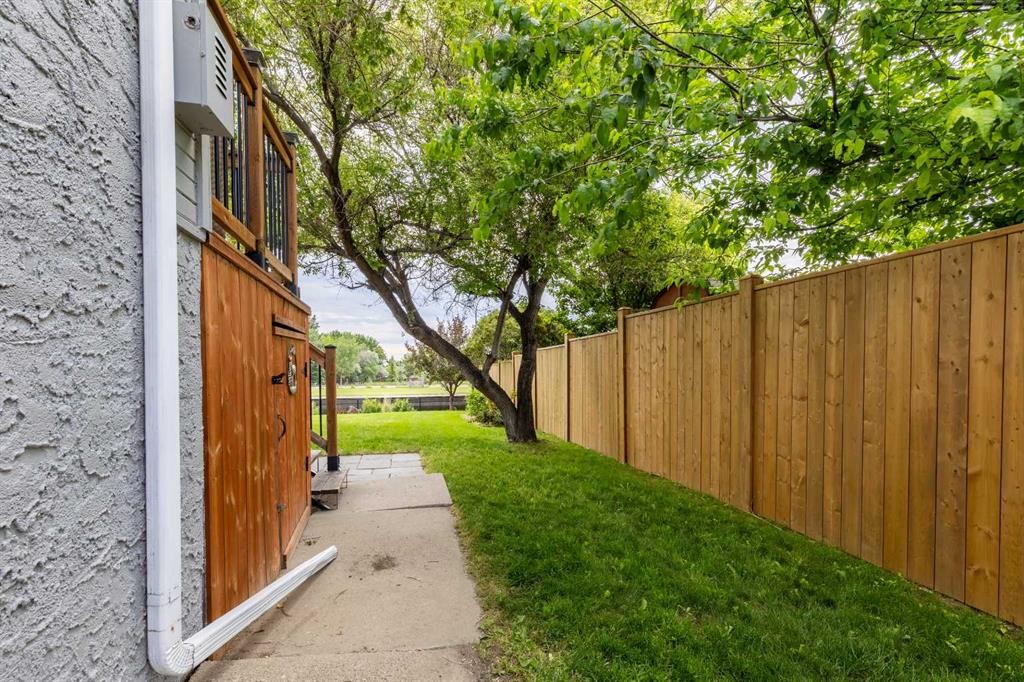 130 Chippewa Crescent West, Lethbridge, AB - Outdoor