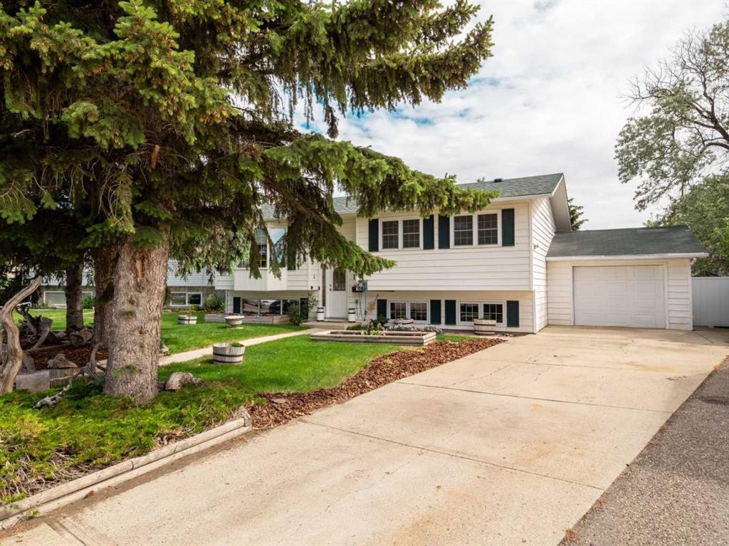 17 Pine Place, Coalhurst, AB