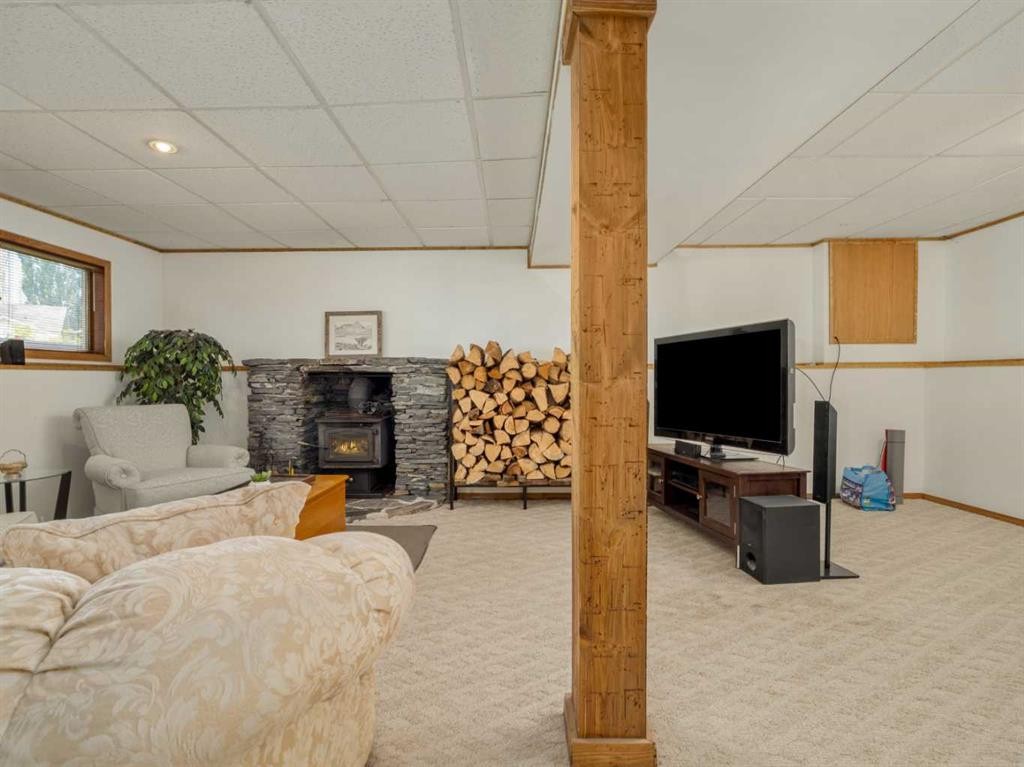 17 Pine Place, Coalhurst, AB