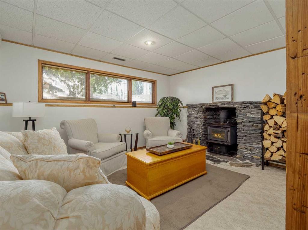 17 Pine Place, Coalhurst, AB